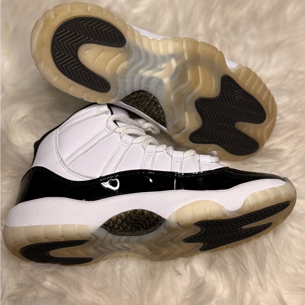 Jordan 11 Gratitude in Black and White - Picture 5 of 5